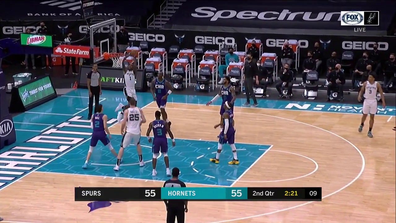 HIGHLIGHTS: Lonnie Walker drives baseline for dunk
