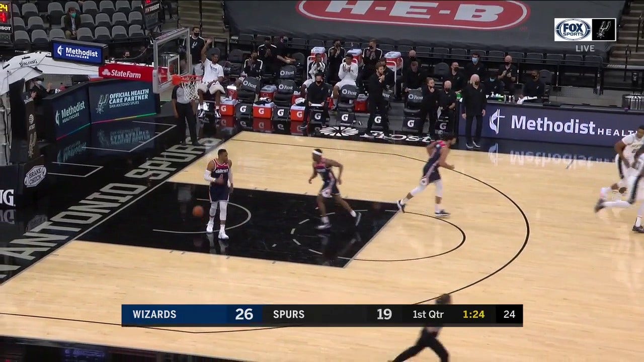 HIGHLIGHTS: Jakob Poeltl knocks down the mid range