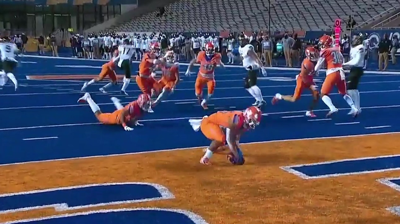 Avery Williams blocks punt, recovers in the end zone giving Boise St. early 7-0 lead