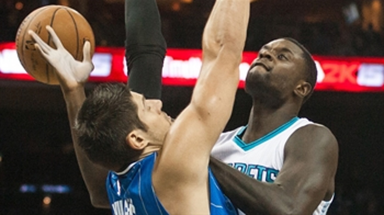 Hornets give up big lead to Magic