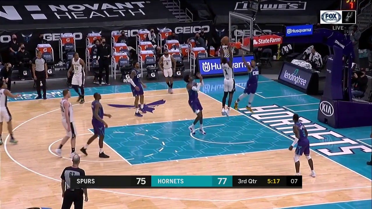 HIGHLIGHTS: Lonnie Walker throws down dunk to tie game 77-77