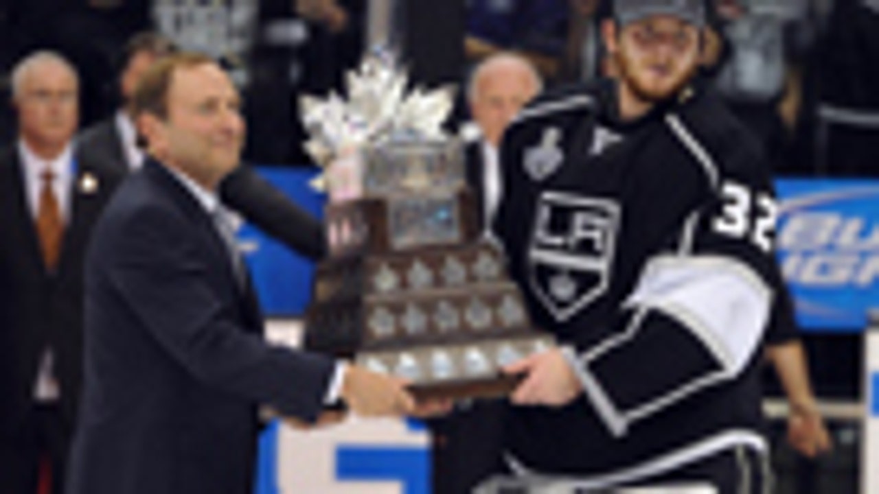 Quick leads Kings to 1st Stanley Cup