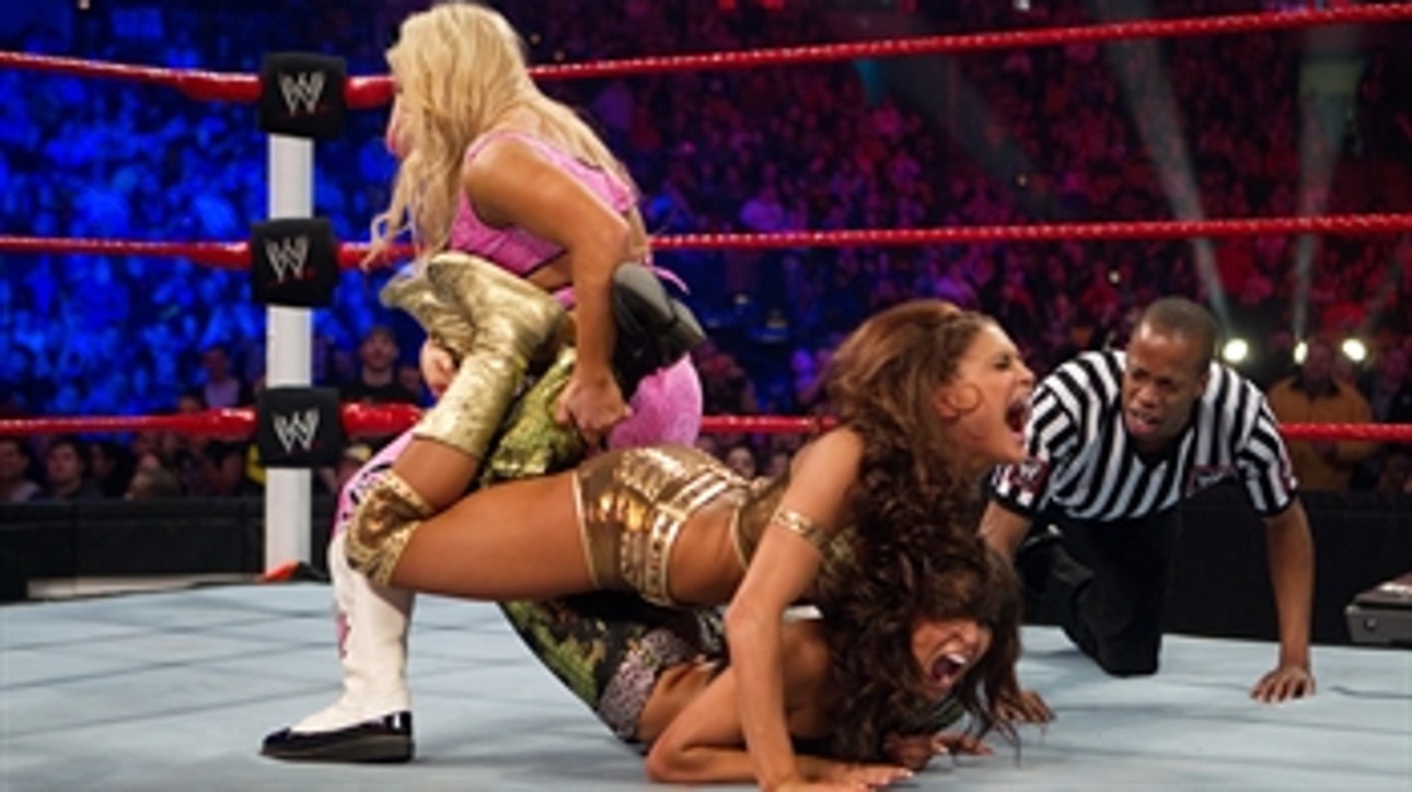 Natalya vs. Michelle McCool vs. Layla vs. Eve Torres - Divas Title Fatal 4-Way Match: Royal Rumble 2011 (Full Match)