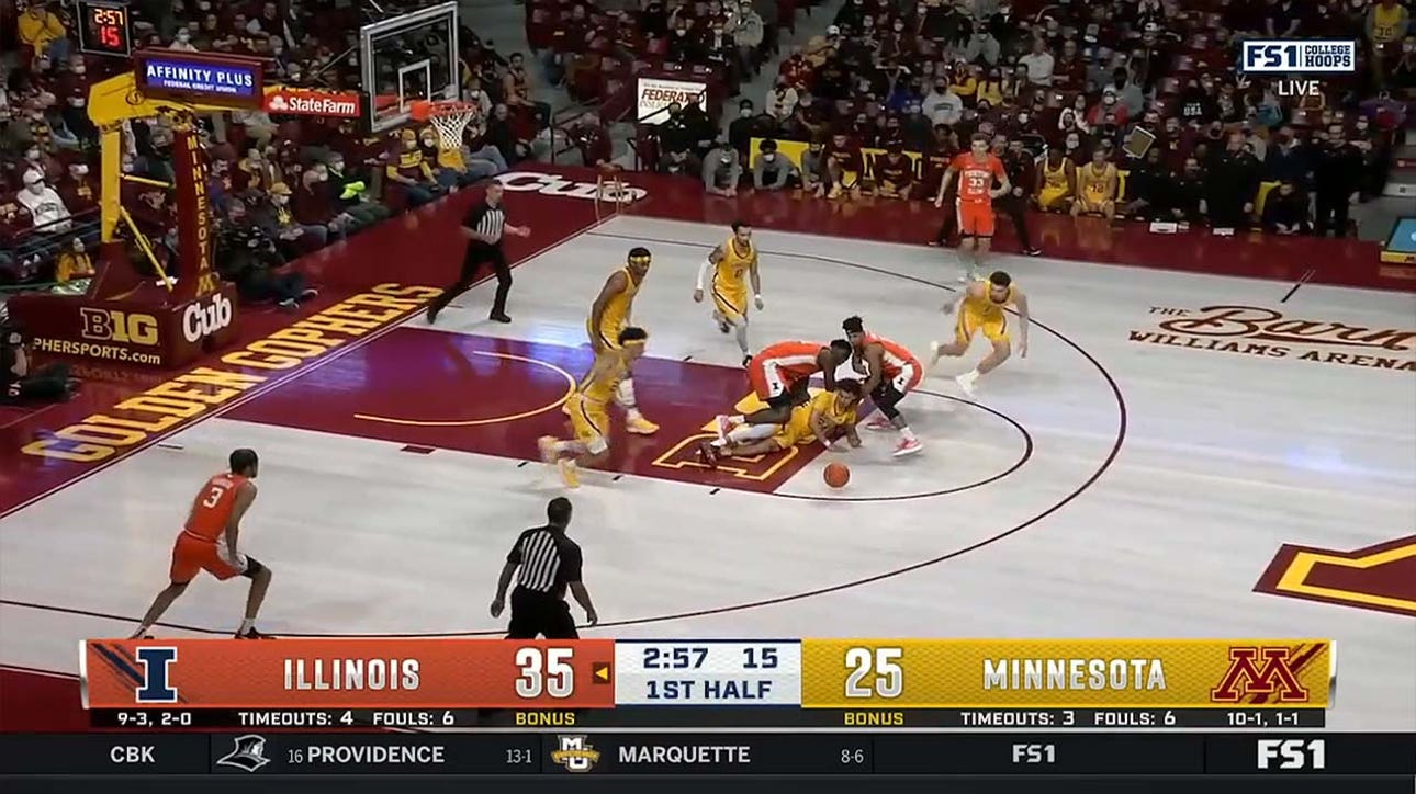 Eylijah Stephens' smooth floater closes the gap after a costly Illinois' turnover