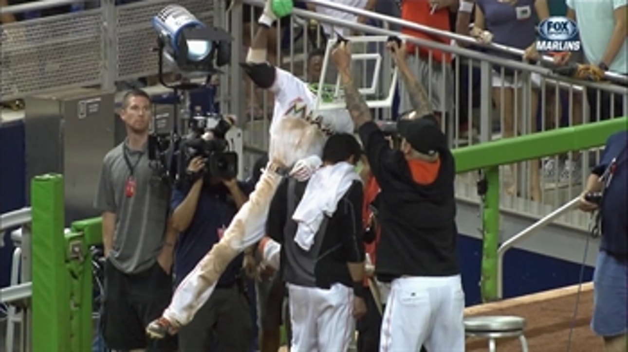 Yelich gets dunked on in postgame interview