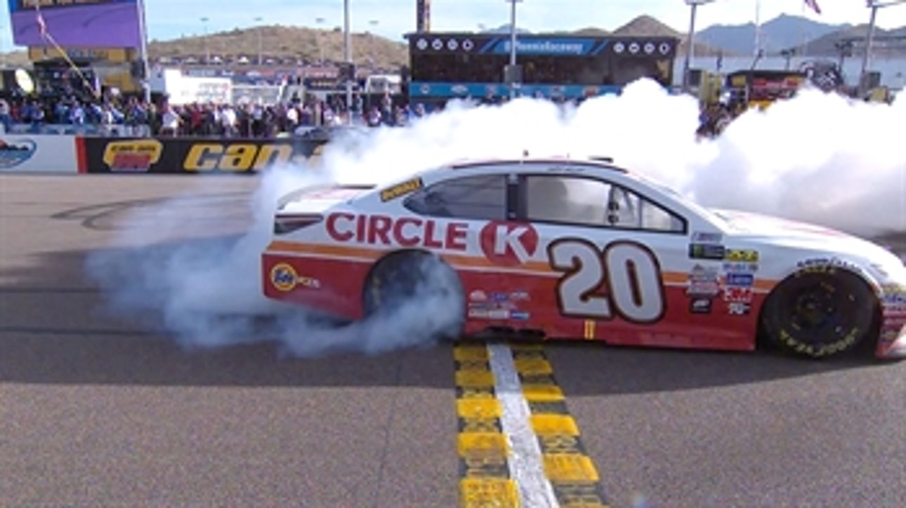 Matt Kenseth passes Chase Elliott to win his penultimate Cup race | 2017 PHOENIX