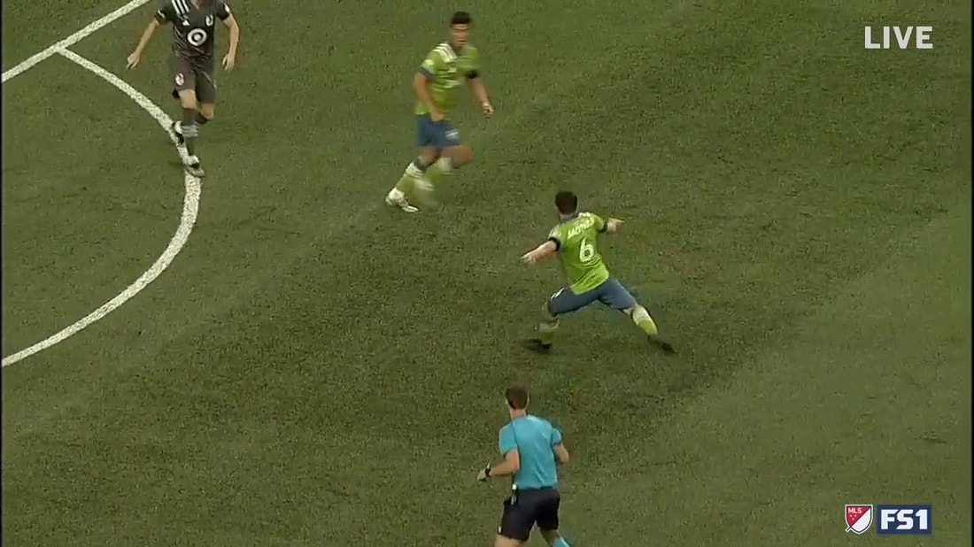 Joao Paulo scores from long distance to put the Sounders ahead of Minnesota United, 1-0