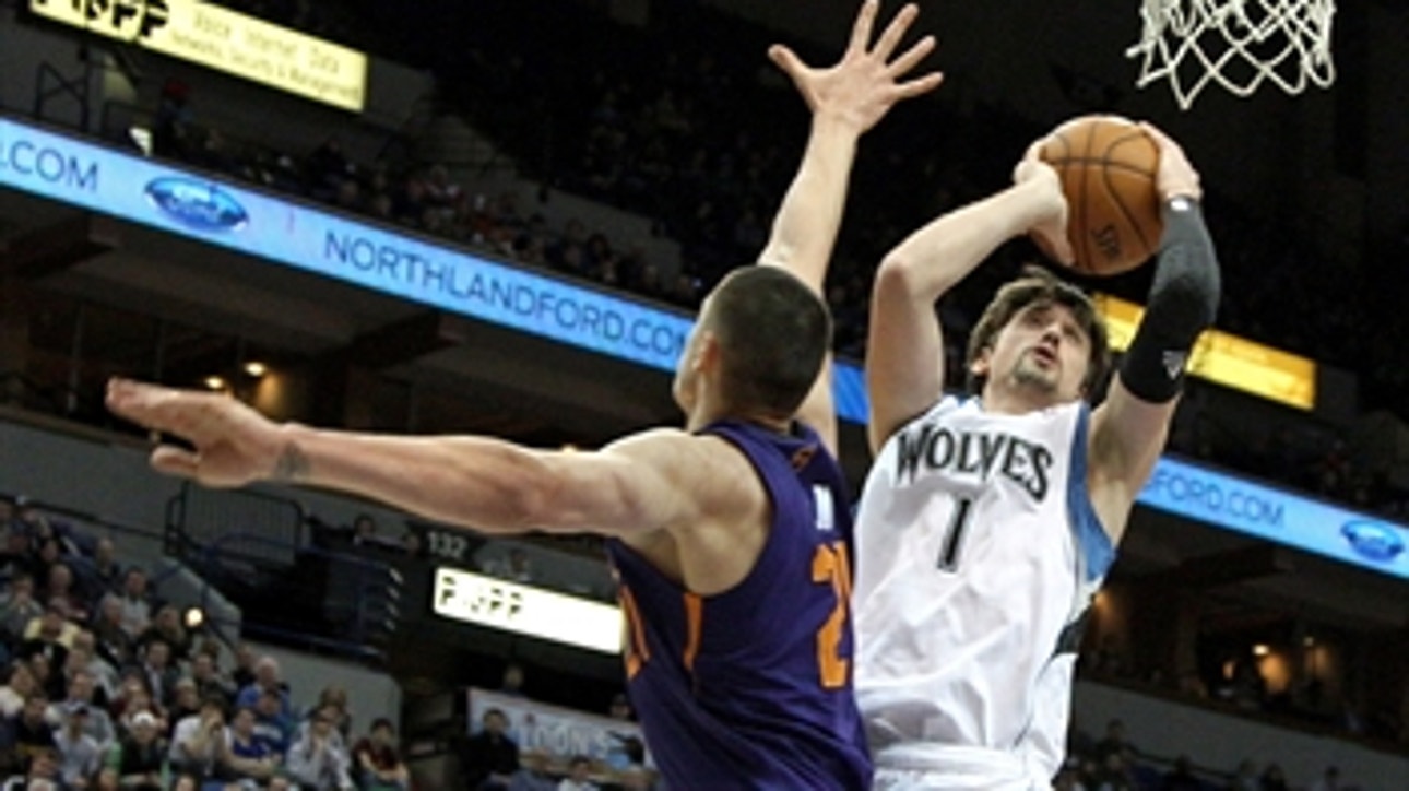 Wolves edged out by Suns