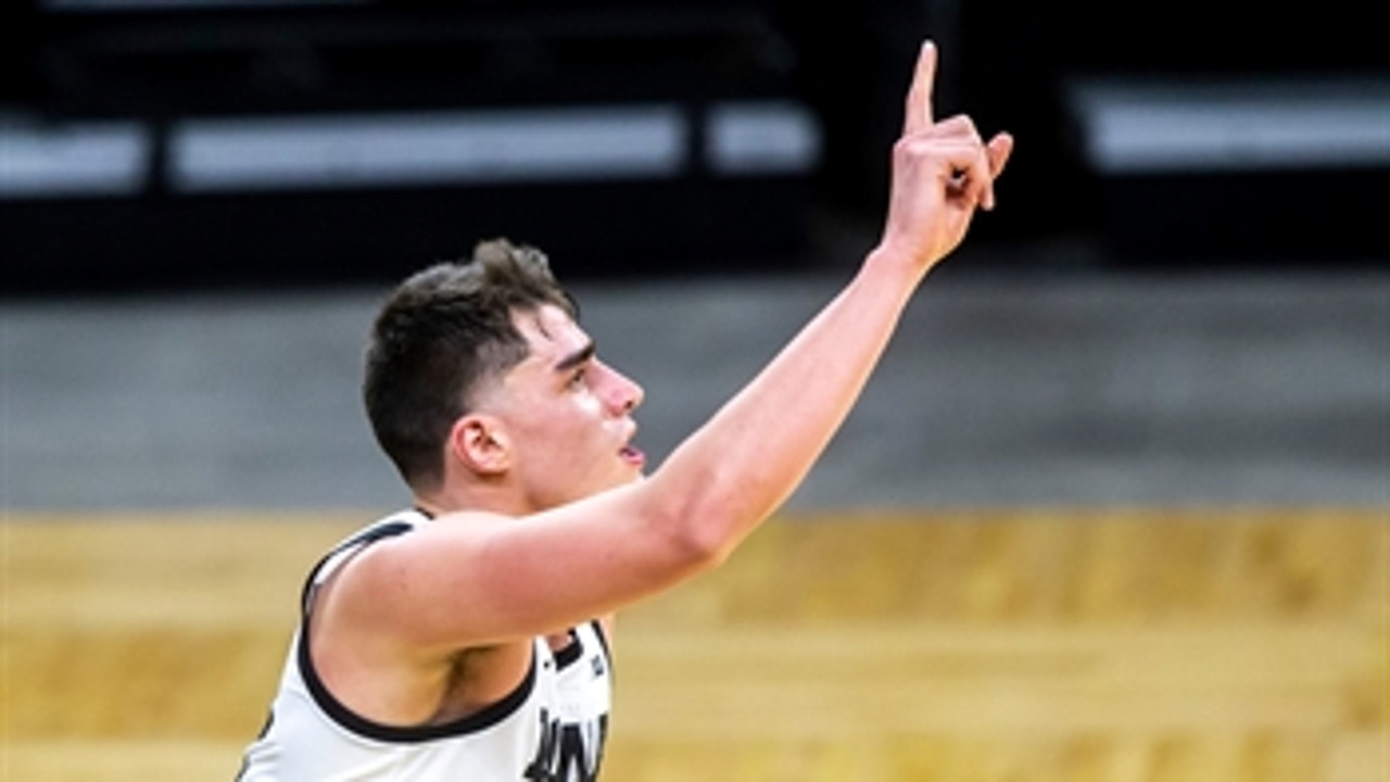 Luka Garza breaks Iowa all-time scoring record with second-half bucket