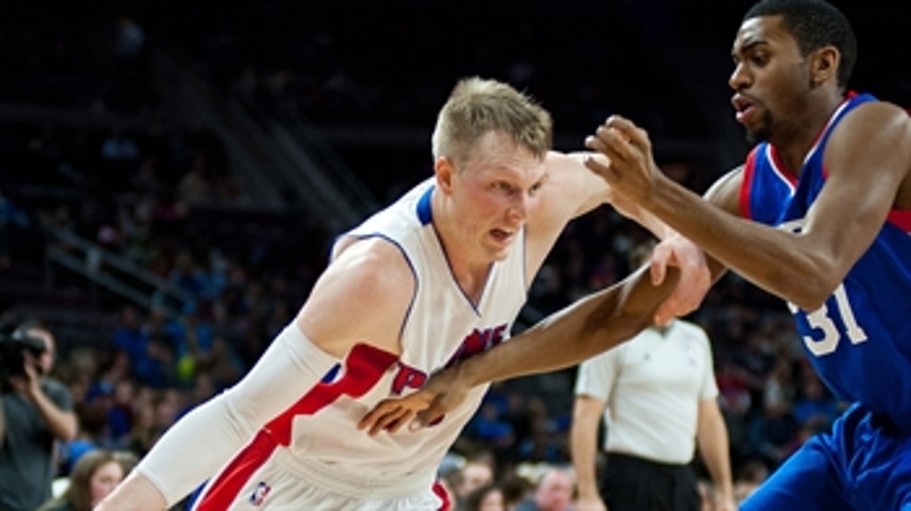 Singler helps Pistons rout 76ers