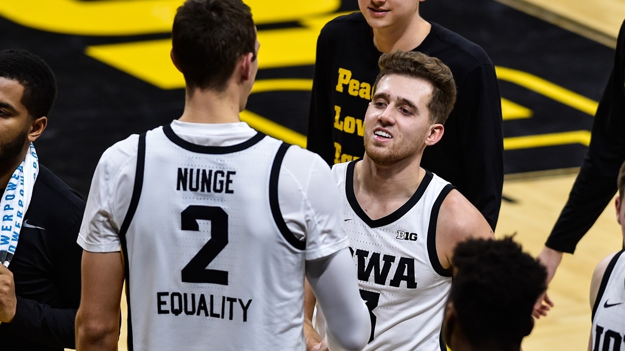 No. 10 Iowa hands No. 19 Northwestern first Big Ten loss, 87-72, behind Bohannon's 24 points