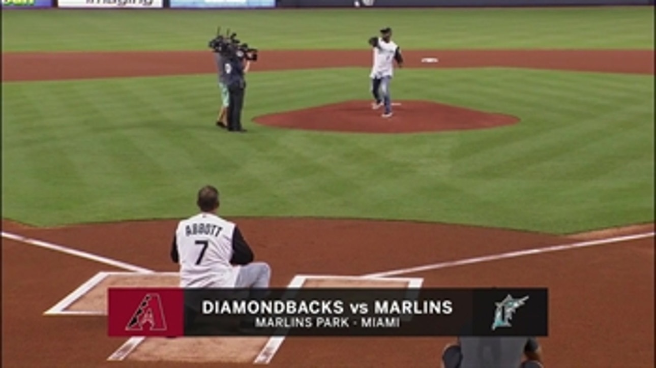 3xAllStar, 3xGG winner Luis Castillo tosses out 1st pitch at Marlins Park