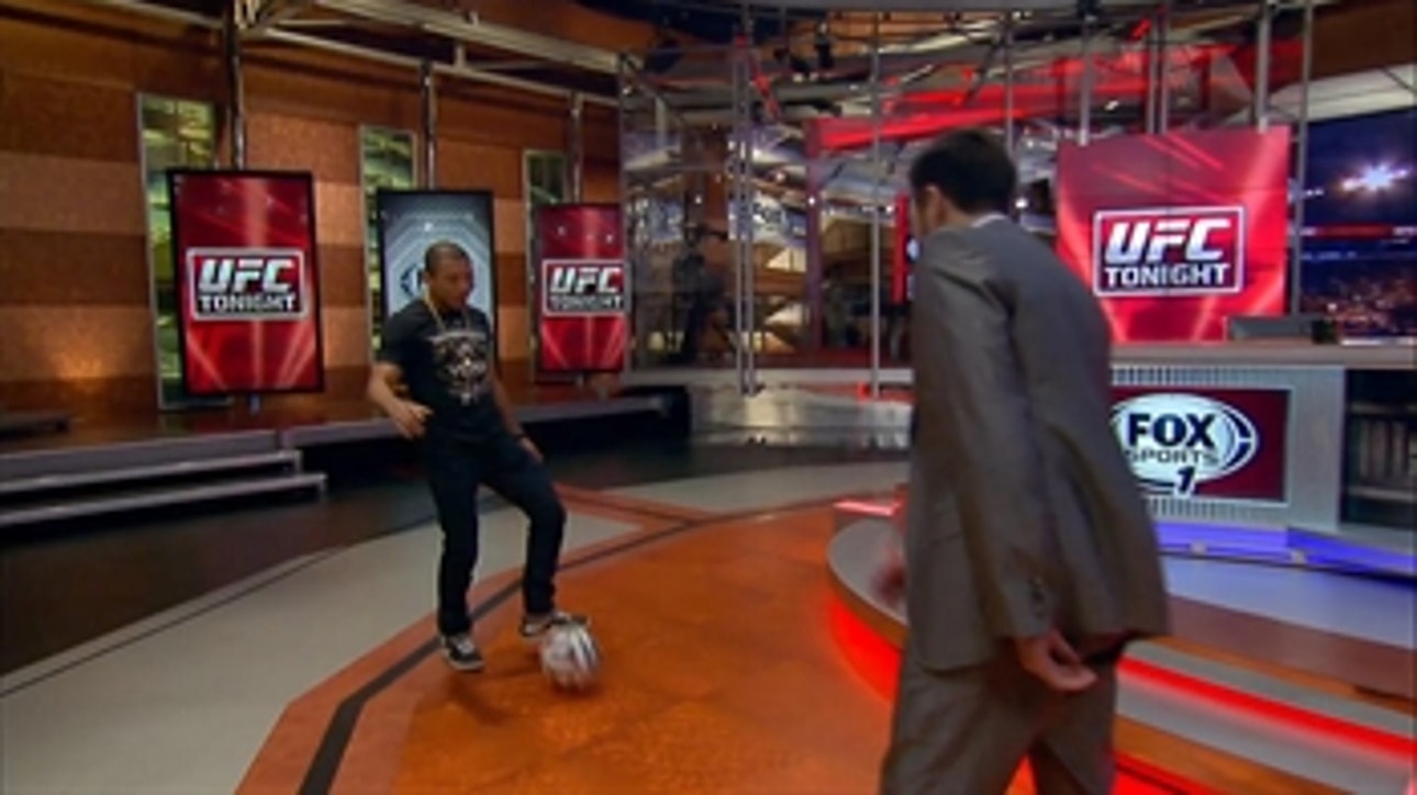 Aldo and Florian play some Futbol