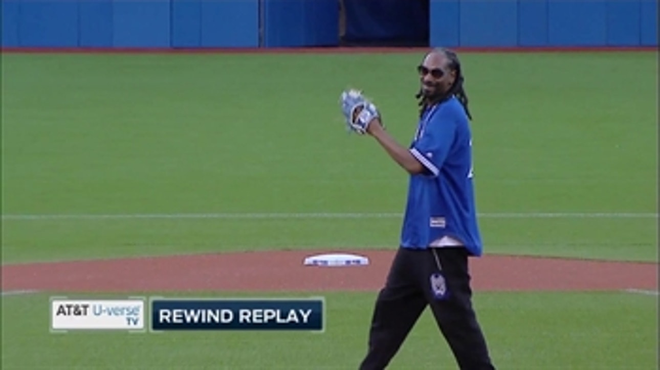 Snoop Dogg throws out first pitch in Blue Jays' game