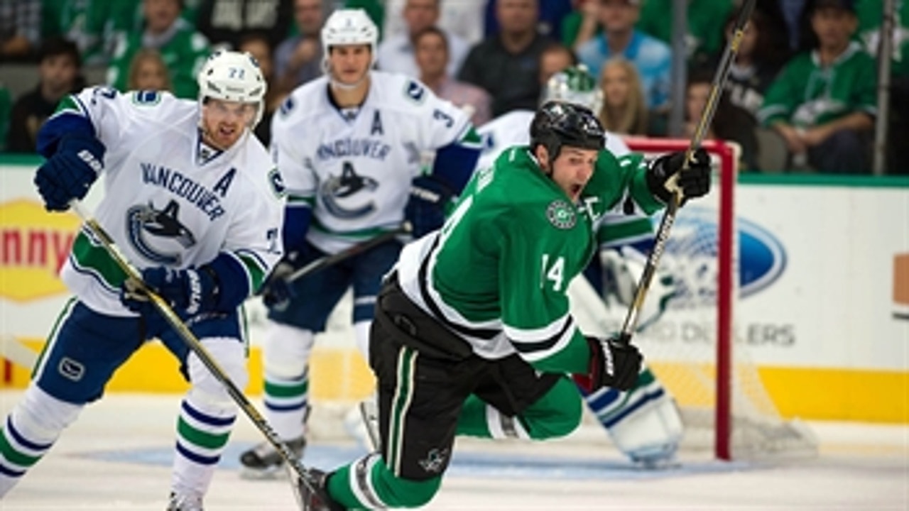 Stars hold off Canucks for first home win