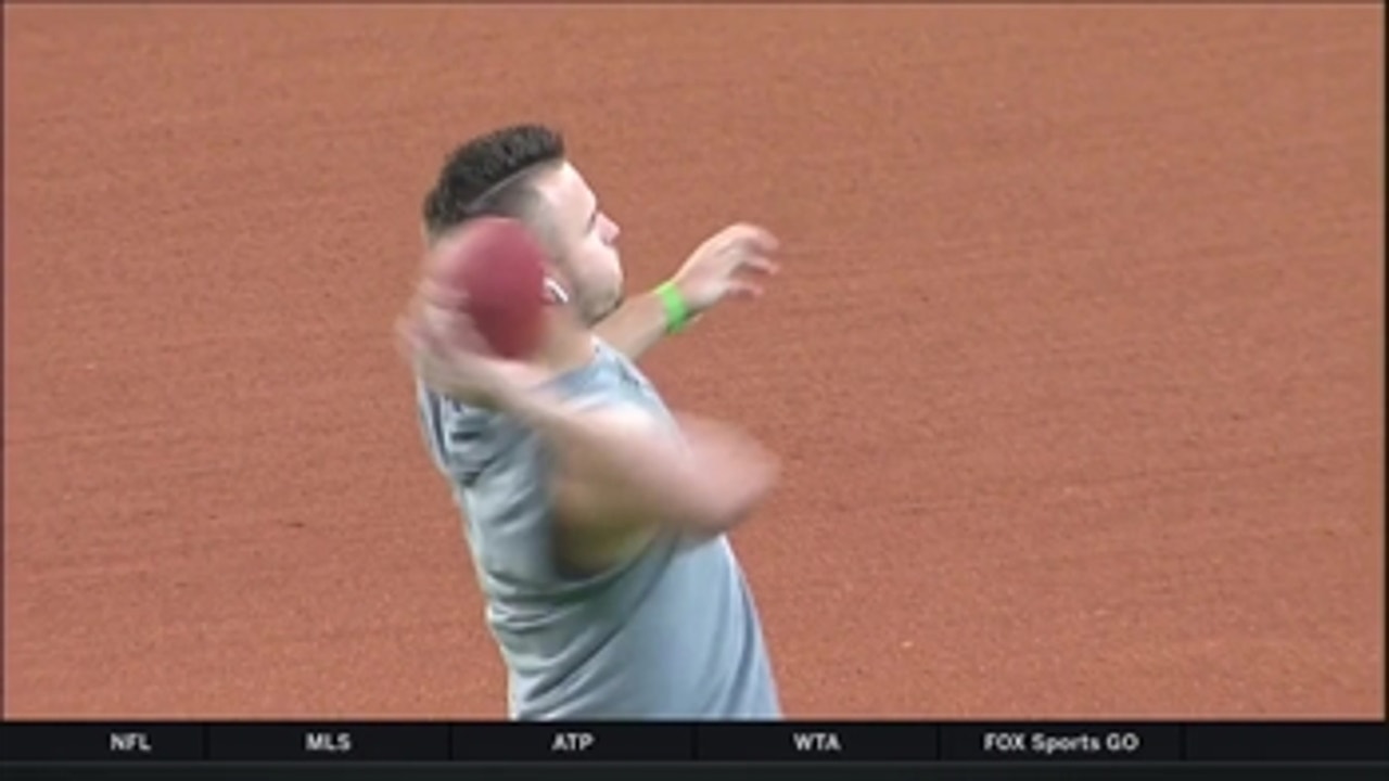Mike Trout flashes football skills in pregame warm-ups