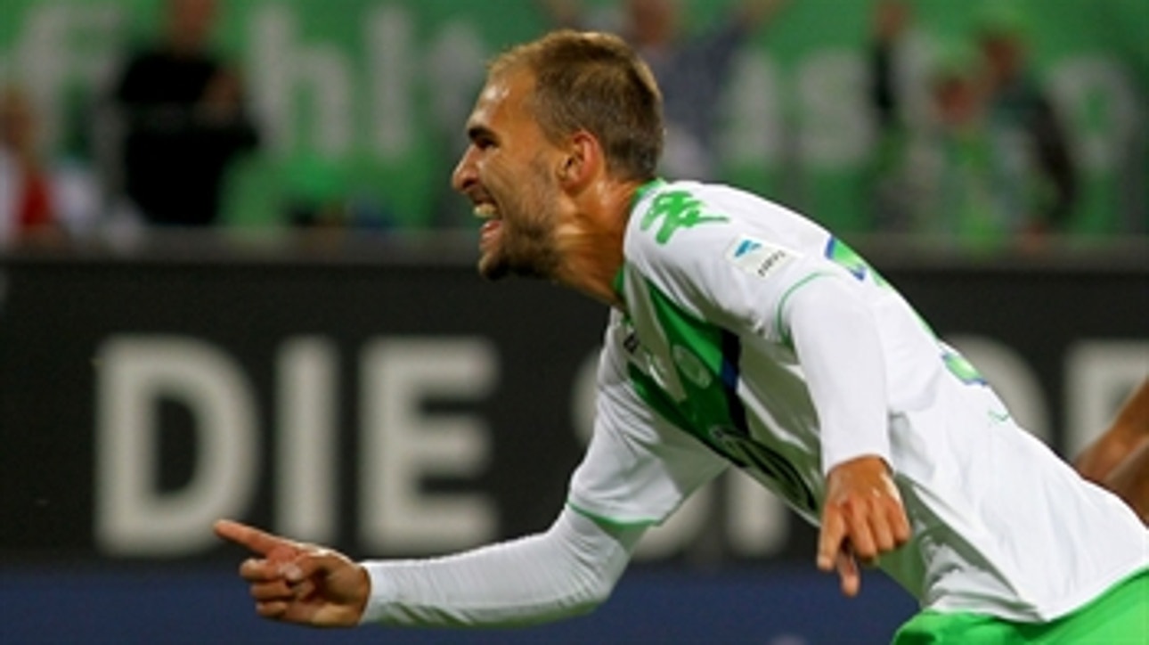 Dost scores a header to give Wolfsburg 1-0 lead - 2015-16 Bundesliga Highlights