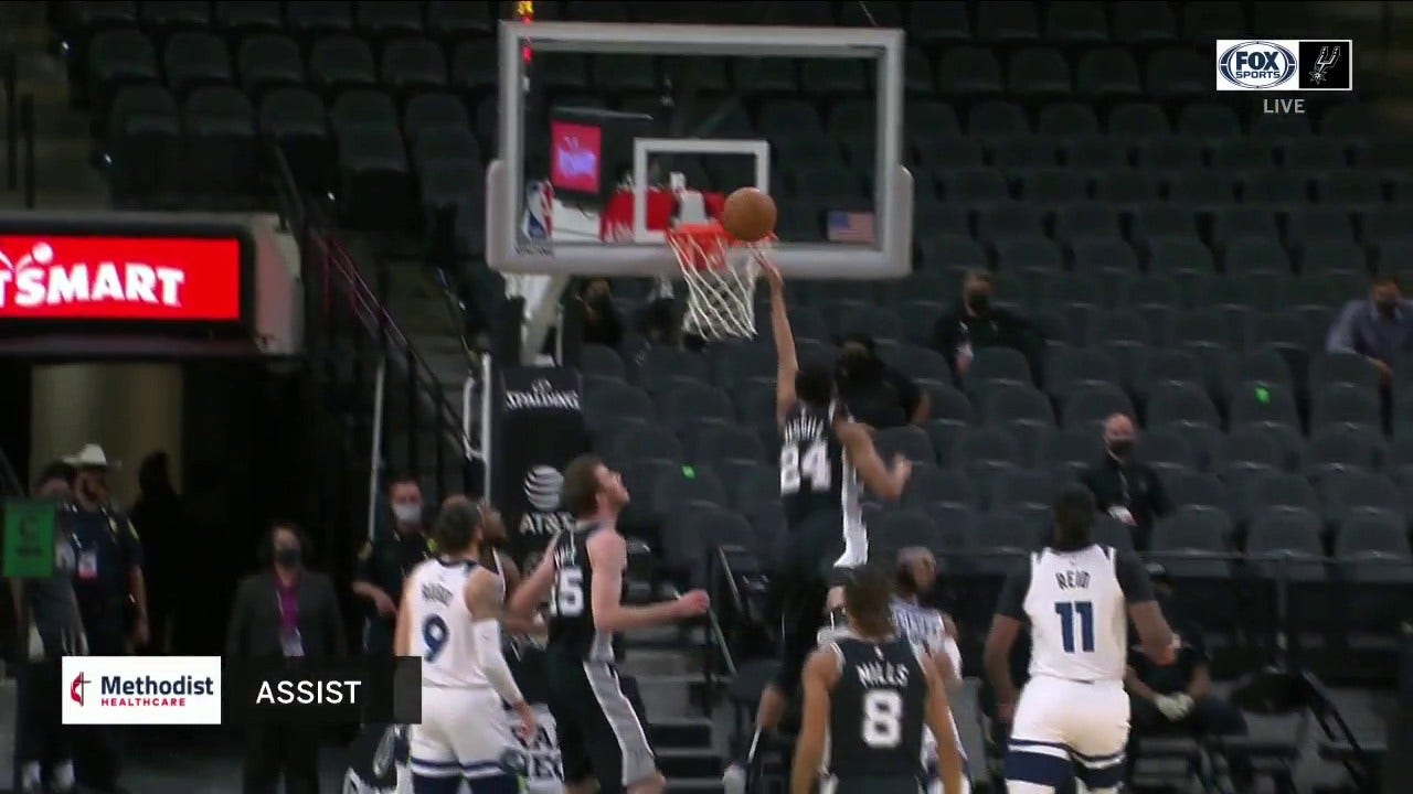 HIGHLIGHTS: Dejounte Murray with the Nice Pass