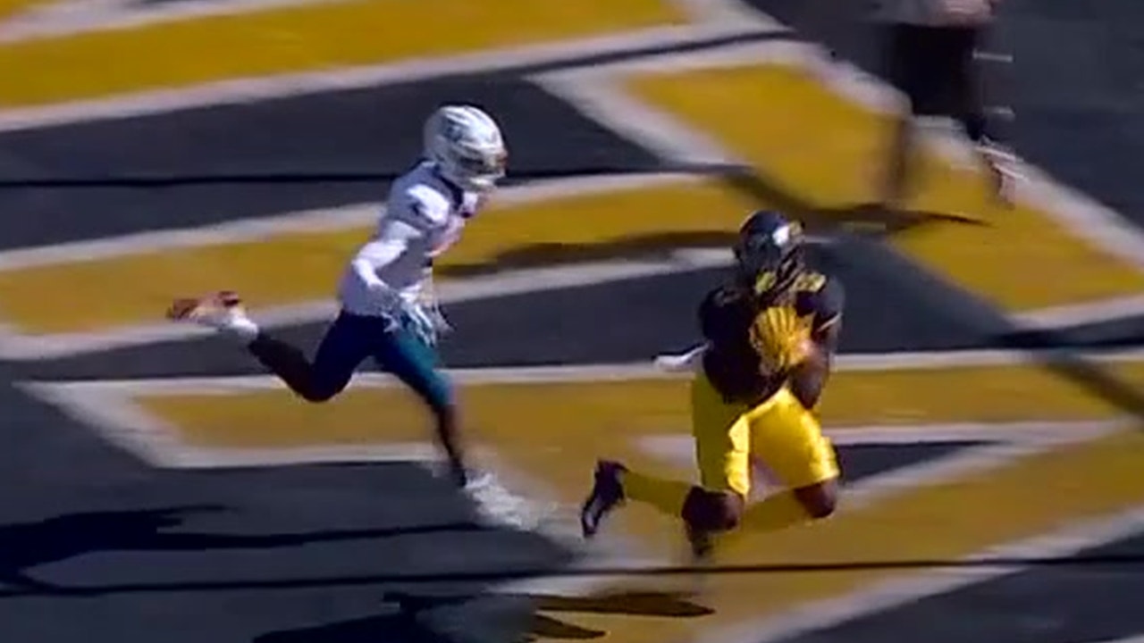 Byrce Ford-Wheaton nabs first Mountaineers' touchdown against Jayhawks who lead, 10-7