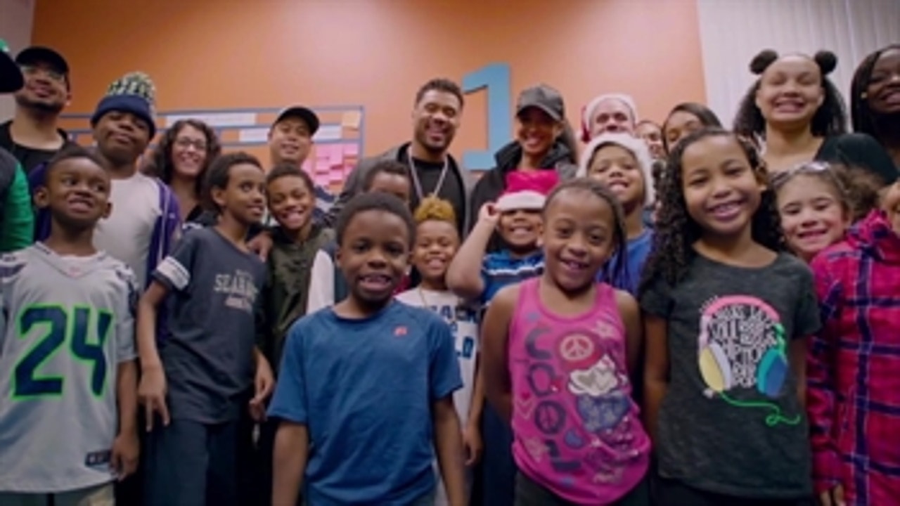 Russell Wilson and Ciara visit Friends of the Children to spread holiday joy