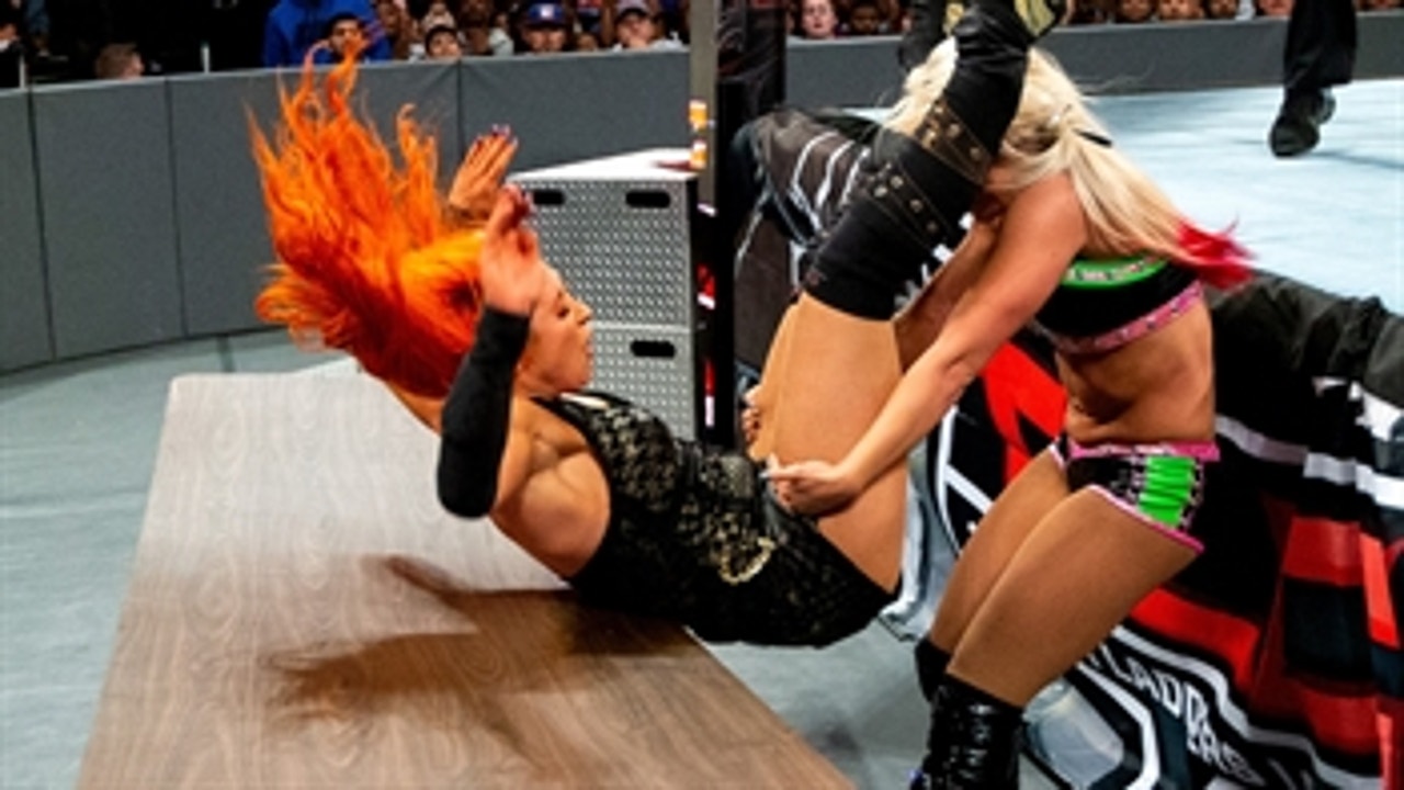 Becky Lynch vs. Alexa Bliss - SmackDown Women's Title Tables Match: WWE TLC 2016 (Full Match)