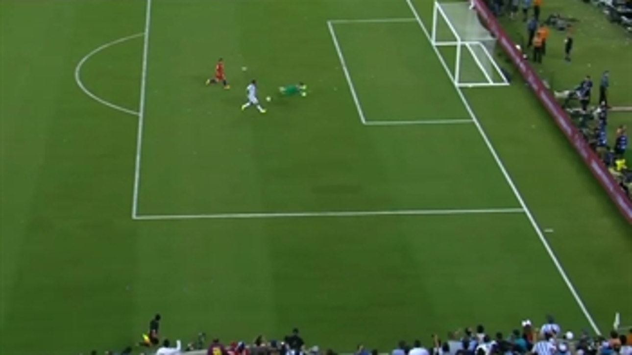 Higuain misses perfect one-on-one chance vs. Chile ' 2016 Copa America Highlights