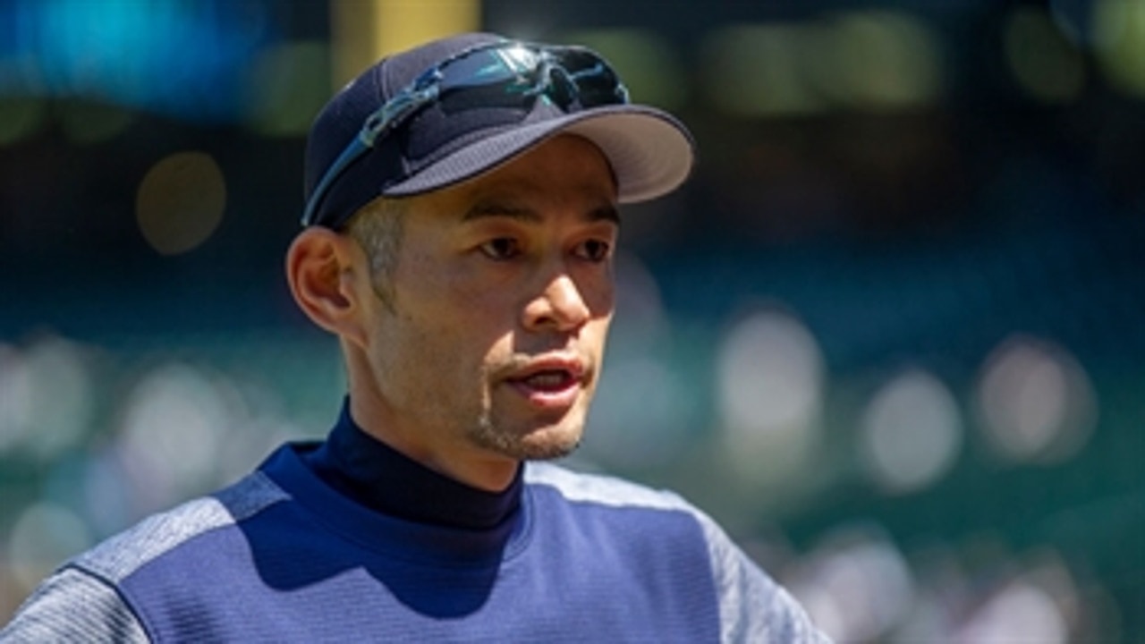 Emotional Ichiro thanks Seattle fans after receiving Mariners Franchise Achievement award