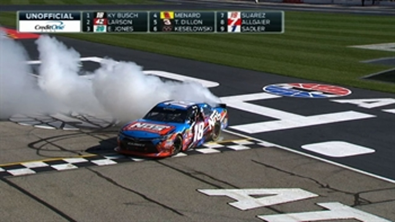 NXS: Kyle Busch holds off late run from Larson - Atlanta 2016