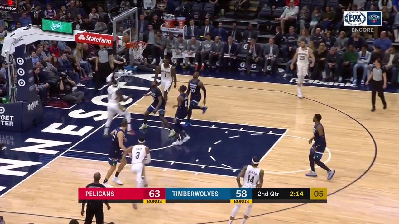 WATCH: Jrue Holiday up the Middle for a Layup | Pelicans ENCORE