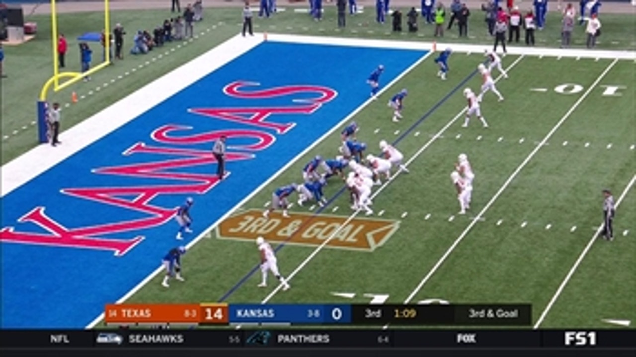WATCH: S.Ehlinger runs 3 yards for a touchdown