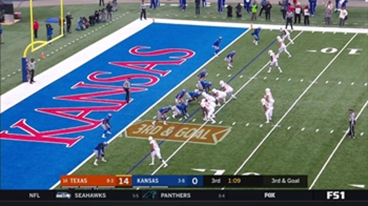 WATCH: S.Ehlinger runs 3 yards for a touchdown