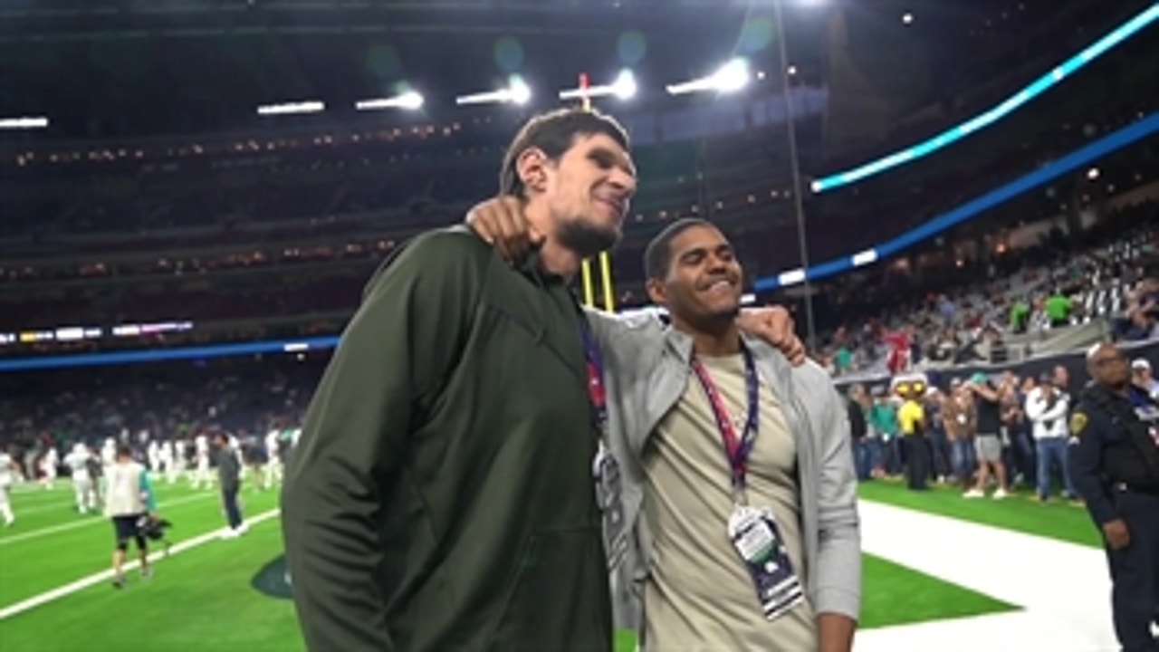 Bobi and Tobi take in 'Thursday Night Football'