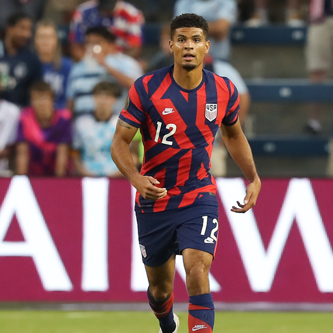 Miles Robinson Heads In Recycled Cross Giving Usmnt 3 0 Lead Over Martinique Fox Sports