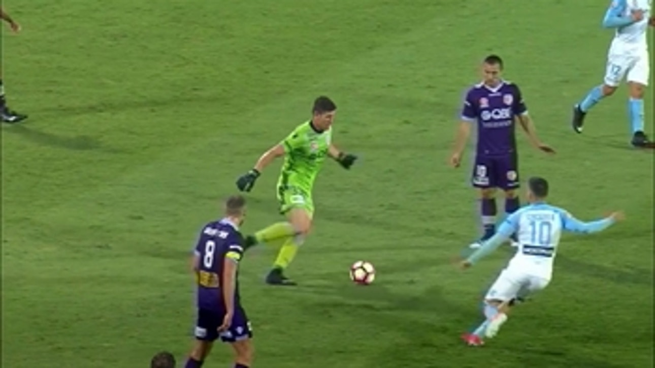 A-League goalkeeper makes an embarrassing blunder