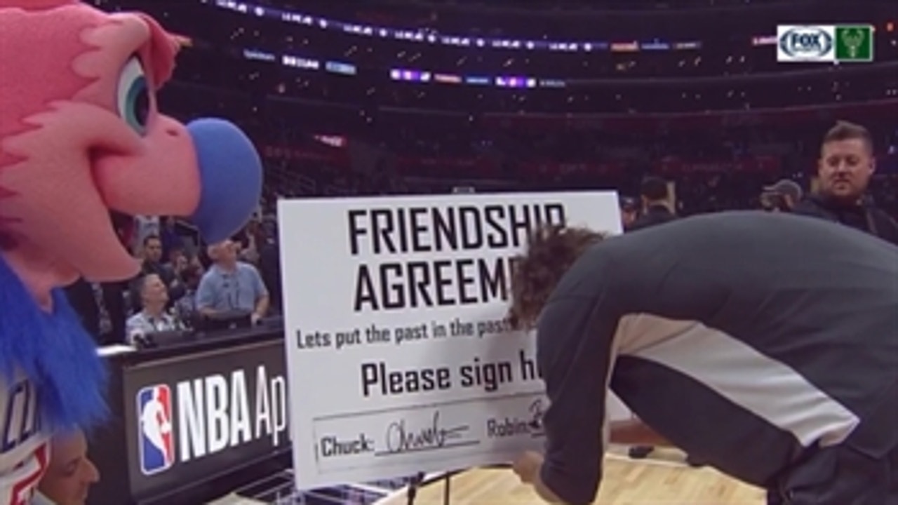 Robin Lopez's feud with NBA mascots escalates