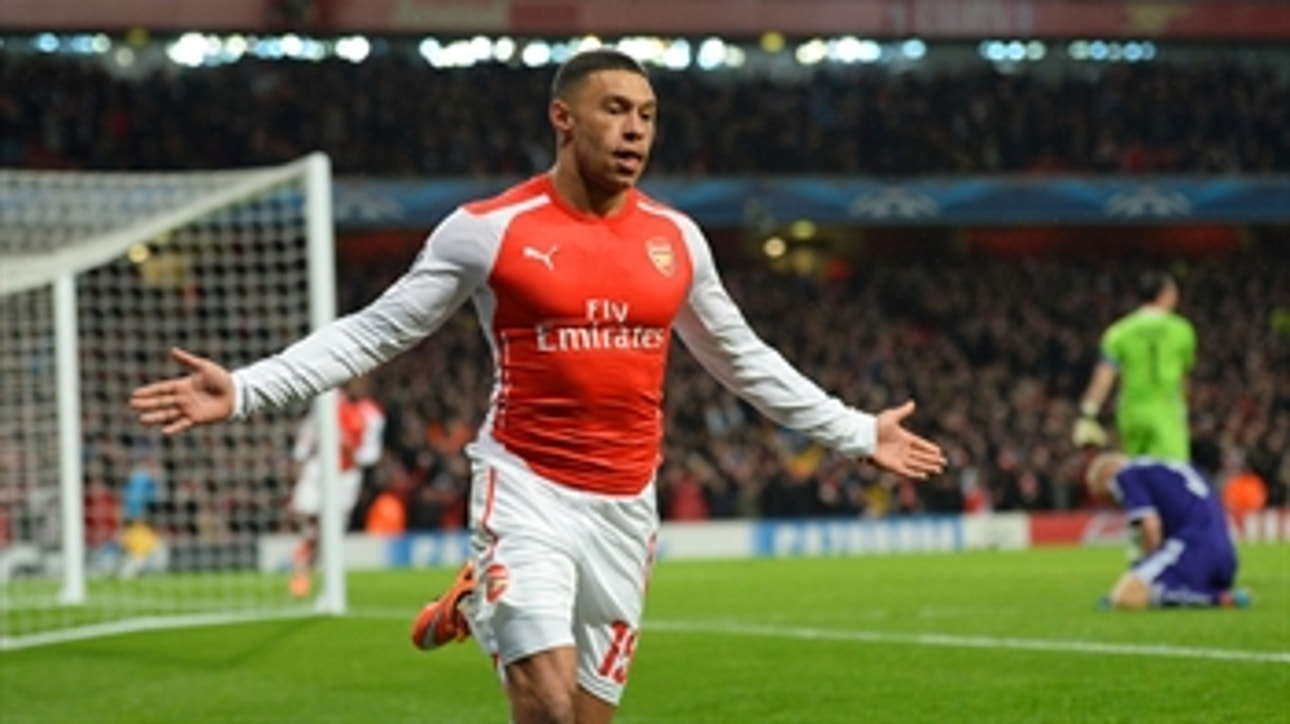 Oxlade-Chamberlain extends Arsenal lead