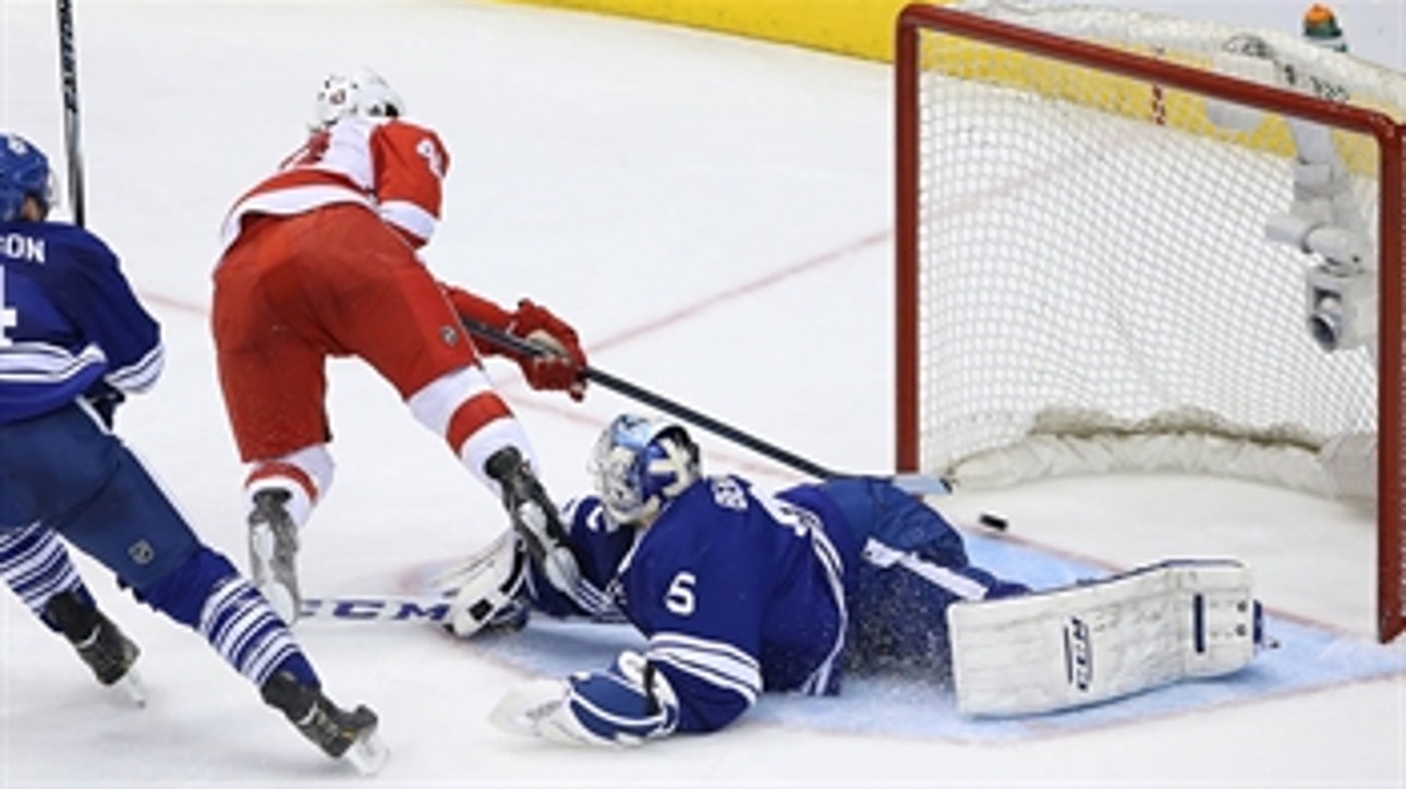 Helm's hat trick powers Red Wings past Leafs