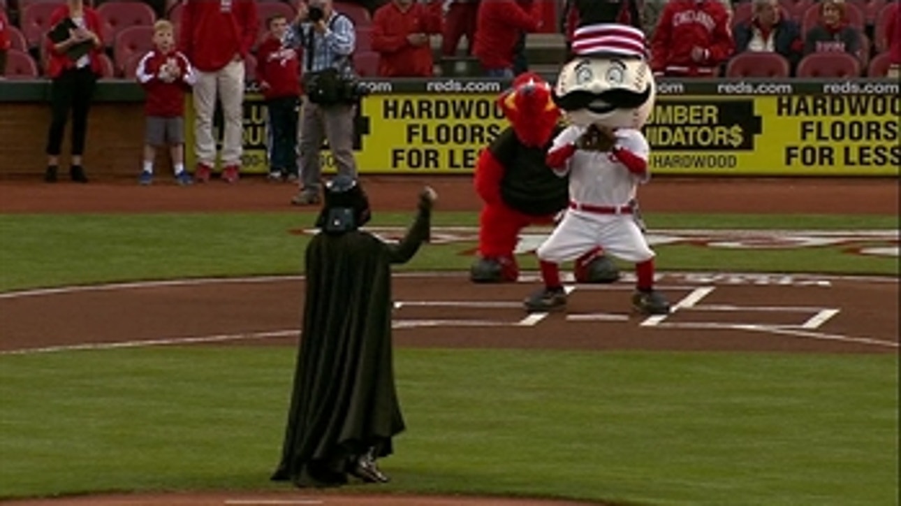 Darth Vader throws out first pitch in Cincinnati