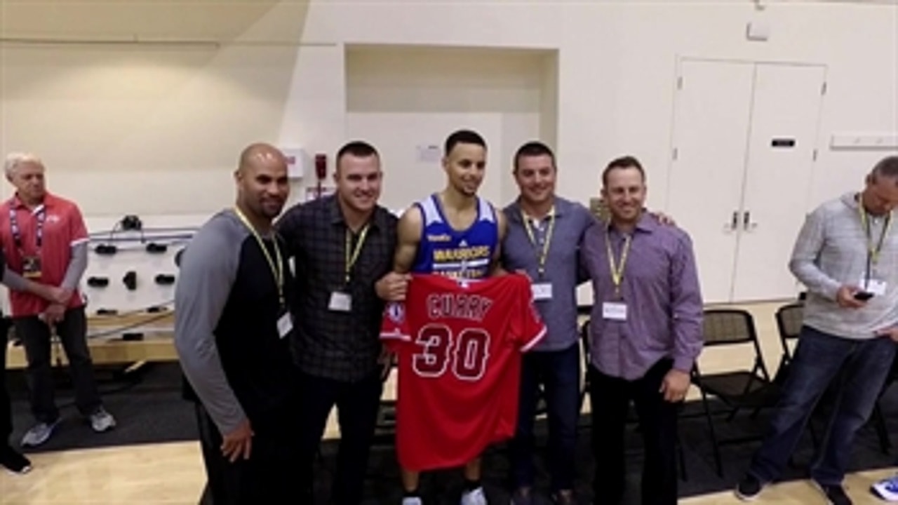 Angels hang with Curry, Warriors