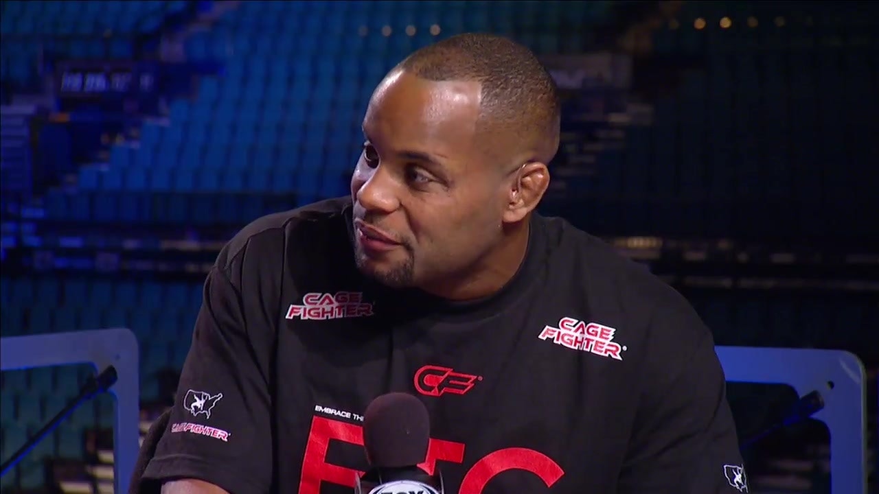 Cormier submits Henderson in dominating fashion