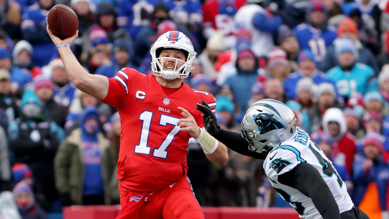 Josh Allen throws for three touchdowns and 210 yards in the Bills' 31-14 win over the Panthers