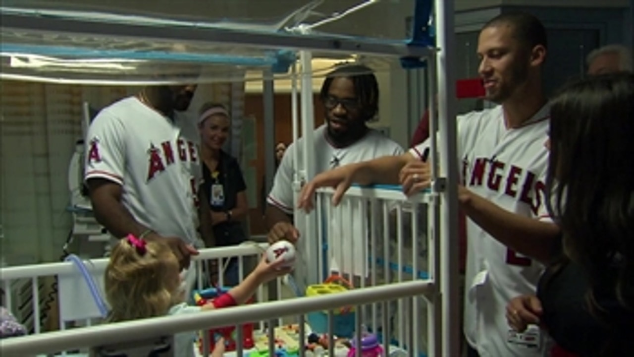 Angels Weekly: Eric Young Jr., Andrelton Simmons visit CHOC