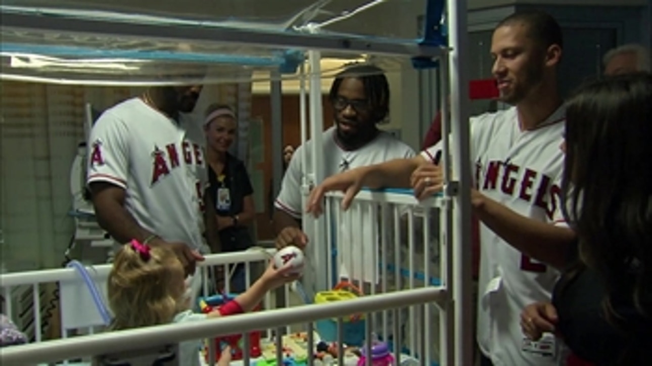 Angels Weekly: Eric Young Jr., Andrelton Simmons visit CHOC