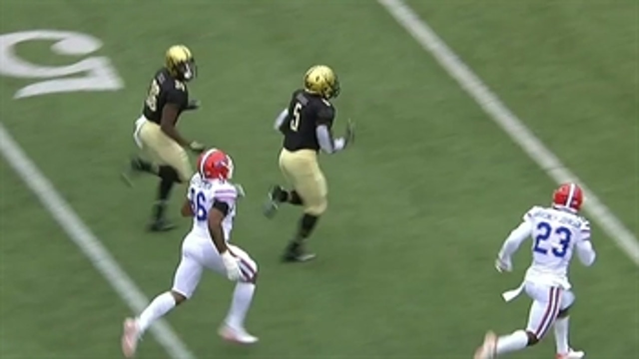 Vanderbilt's Ke'Shawn Vaughn takes a screen pass for a 75-yd touchdown