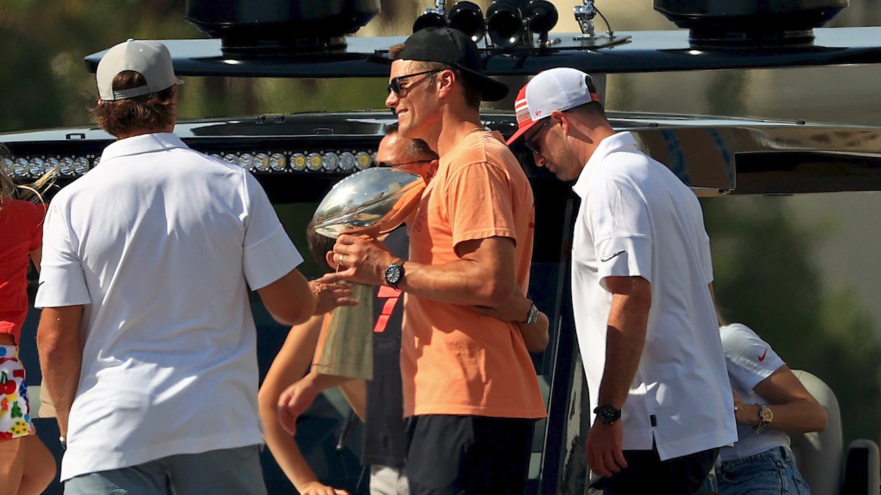 Skip & Shannon react to Tom Brady tossing the Lombardi trophy at Bucs' parade | UNDISPUTED