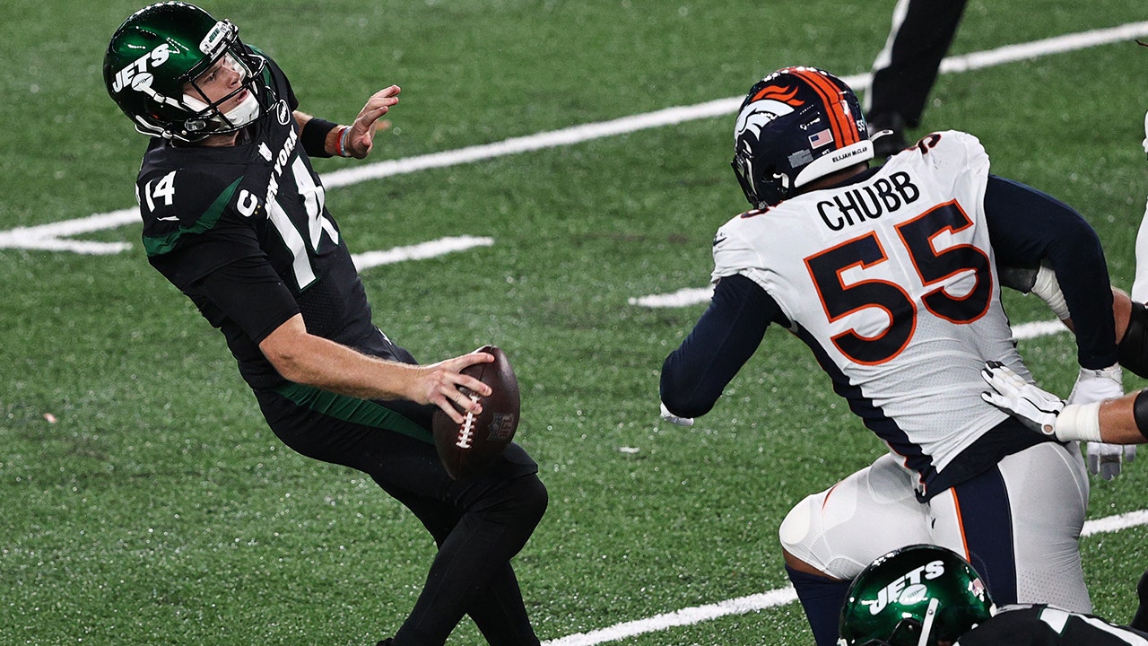 Troy Aikman on Sam Darnold: 'He's hard to evaluate right now'