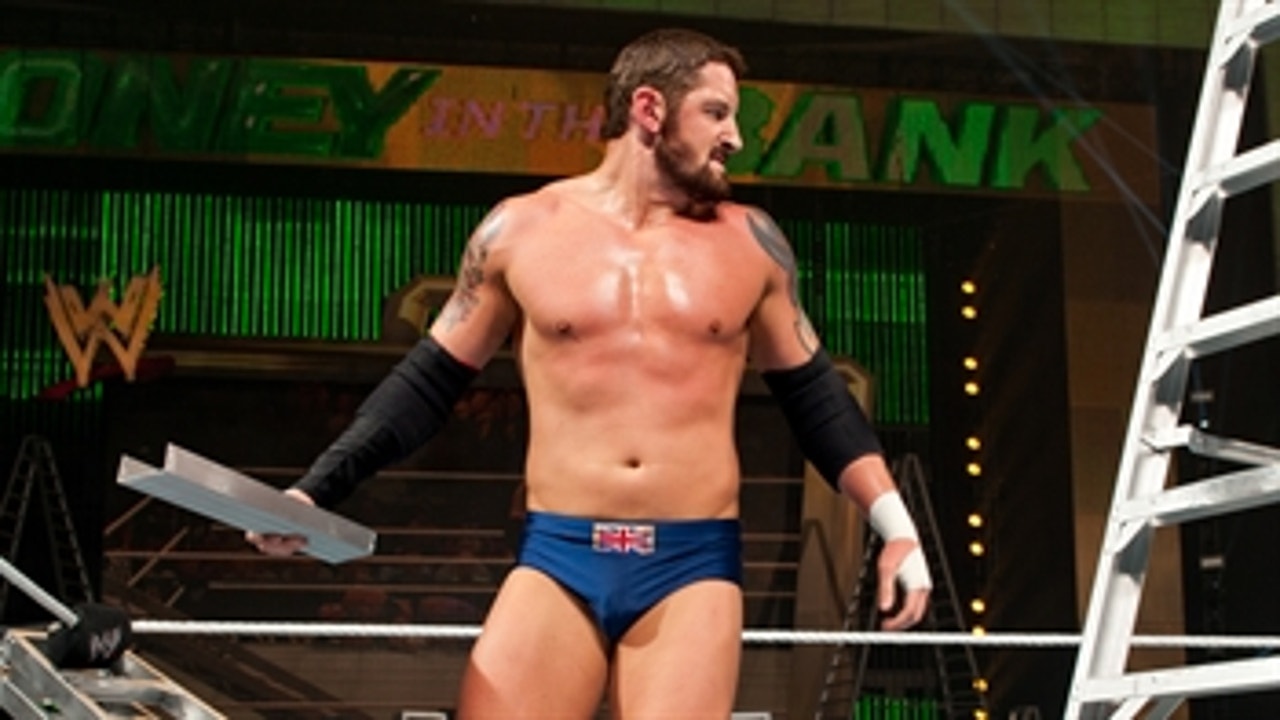 Money in the Bank Match for a World Title Contract: WWE Money in the Bank 2013 (Full Match)