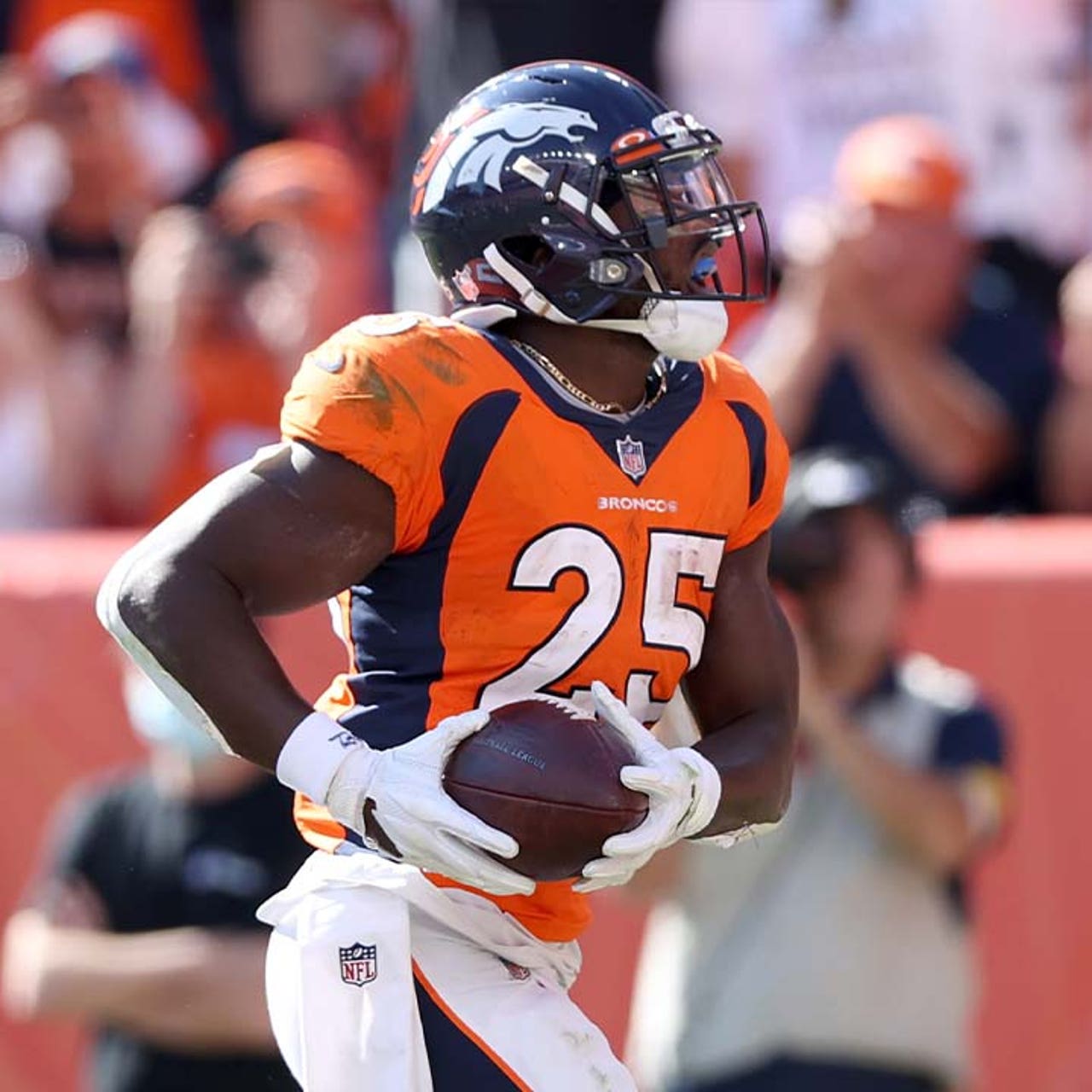 Melvin Gordon III scores 2 TDs in Broncos 17-10 win over Washington