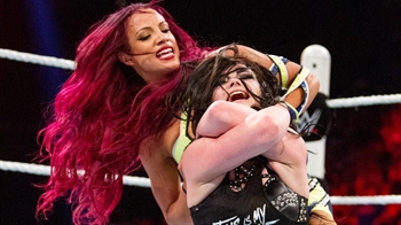 Paige vs. Sasha Banks: Raw, July 27, 2015 (Full Match)