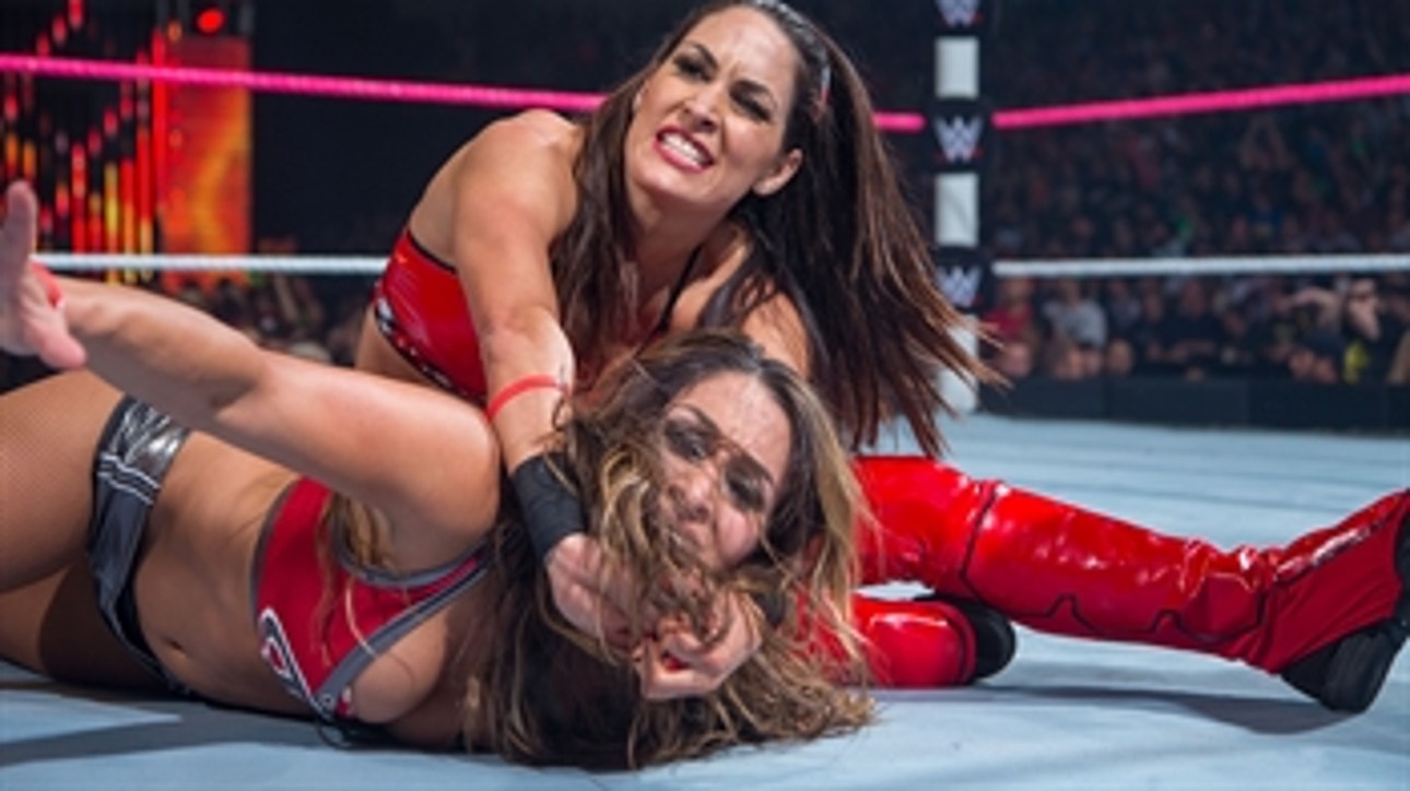 Brie Bella vs. Nikki Bella: WWE Hell in a Cell 2014 (Full Match)